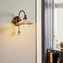 Vegglampe Rosina, bronse med rosa keramisk skjerm