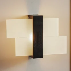 Vegglampe Shifted 1, glass og wenge-tre