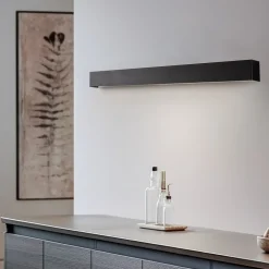 Vegglampe Straight M, 92 cm, svart