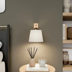 Vegglampe Sverige, hvit, tekstil, eiketre, bredde 20 cm