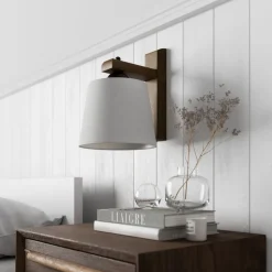 Vegglampe Sweden med trestativ, valnøtt eik