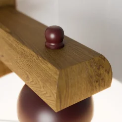 Vegglampe Sweden med trestativ, valnøtt eik