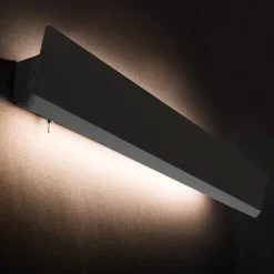 Vegglampe Wing, svart, stål, bryter, 68 cm bred