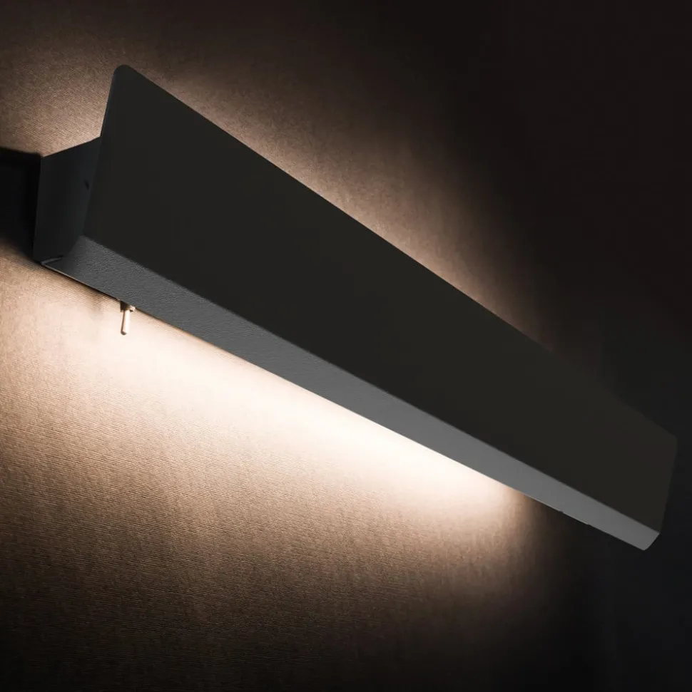 Vegglampe Wing, svart, stål, bryter, 68 cm bred