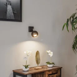 Veggspot Flame i stål, svart