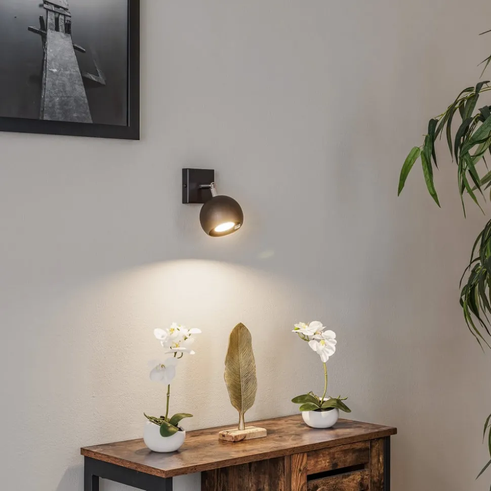 Veggspot Flame i stål, svart