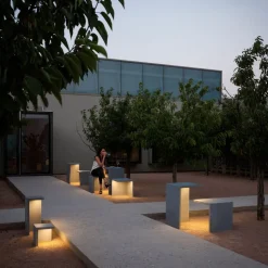 Vibia Empty 4130 utelampe av betong, 70 cm